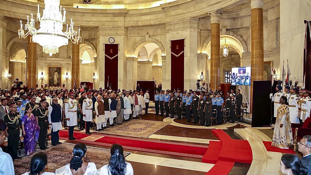 अंतरिक्ष मिशन से लेकर तूफानी समुद्र तक: राष्ट्रपति मुर्मू ने भारत के सबसे बहादुर योद्धाओं को सम्मानित किया