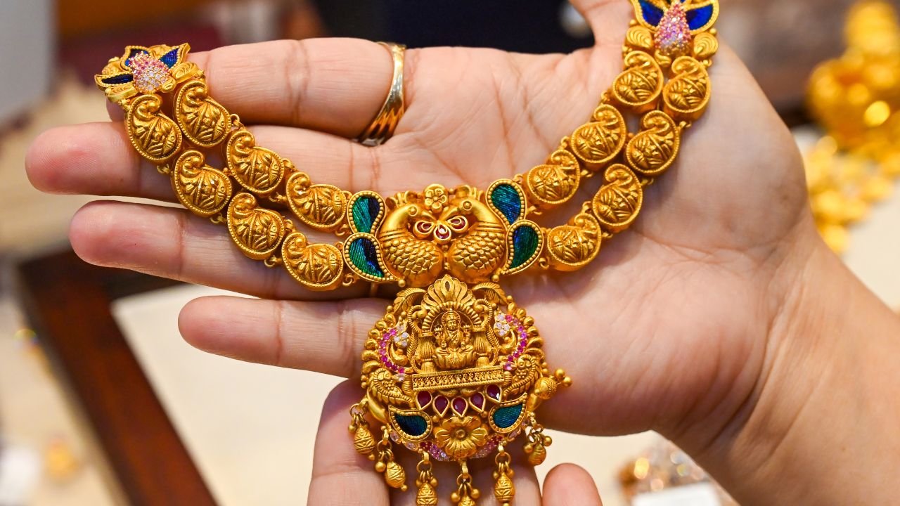 वैश्विक तनाव से लुढ़के सोने-चांदी के दाम: 9 जून की कीमतों का क्या है संकेत?