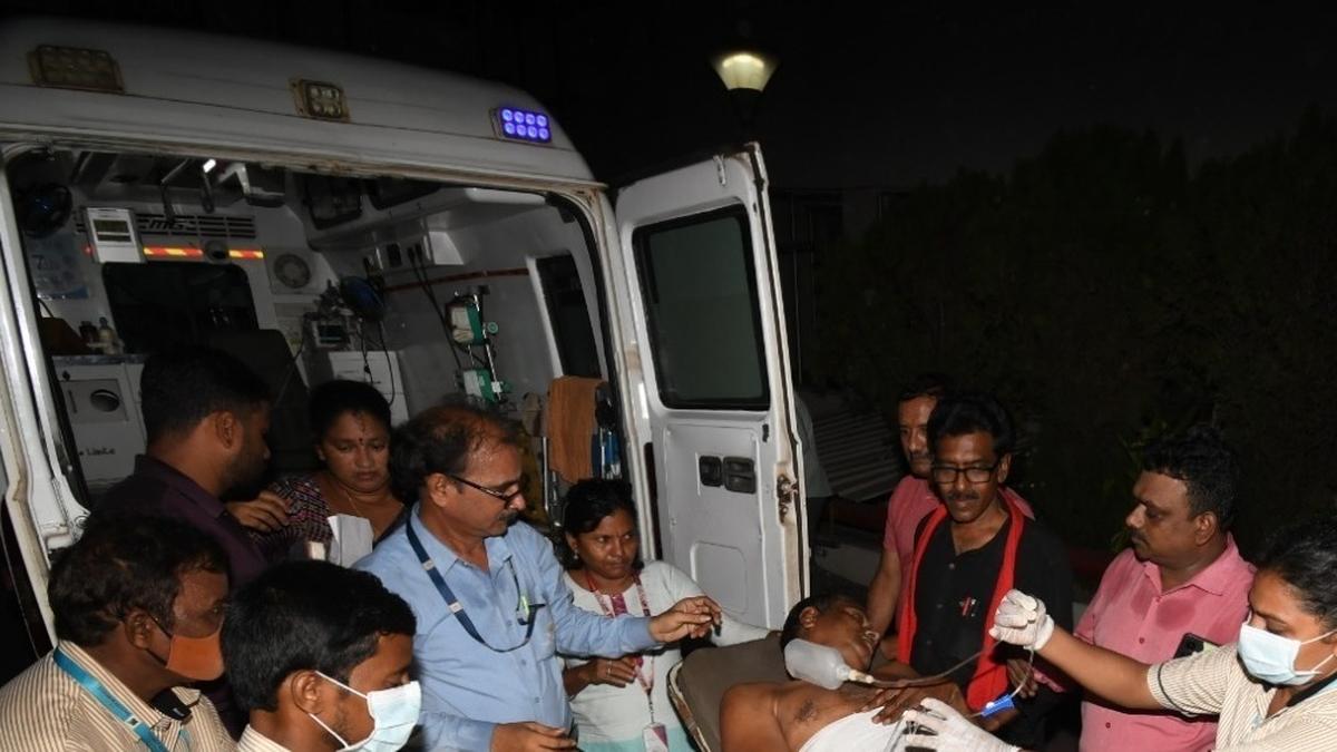 विजाग स्टील प्लांट हादसा: पिघली धातु के विस्फोट में आठ की मौत, छह की हालत गंभीर